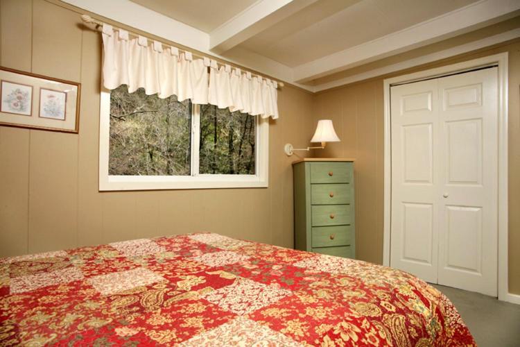 Brook Trout Chalet, 2 Bedrooms, Sleeps 9, On The Water Sevierville Exterior photo